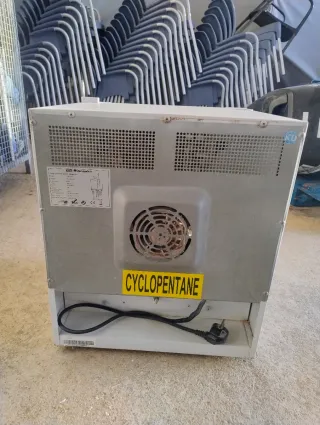 Nevera pequeña blanca