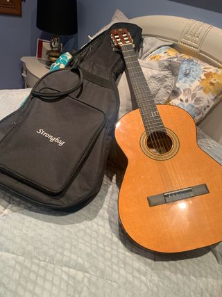 Guitarra Clásica con Funda Strongbag