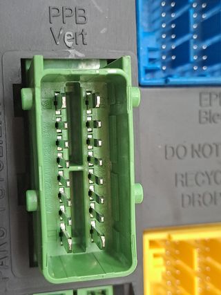 CAJA RELES / FUSIBLES CITROEN C4 PICASSO (5)