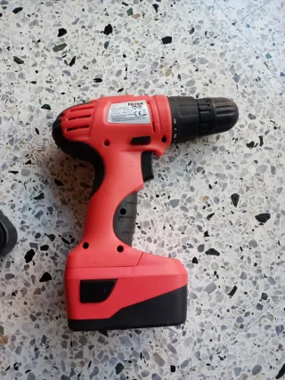 Taladro a batería HITEK con maletín