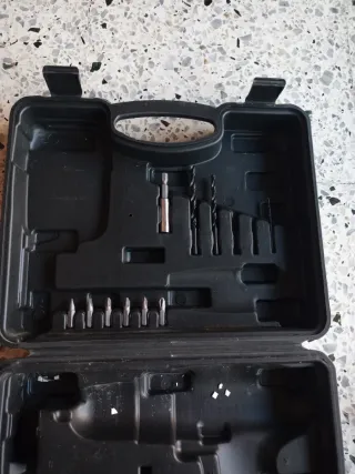 Taladro a batería HITEK con maletín