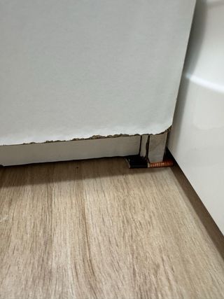 Mueble escobero blanco