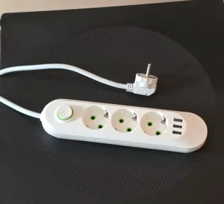 Regleta/alargadera de 3 tomas y 3 USB