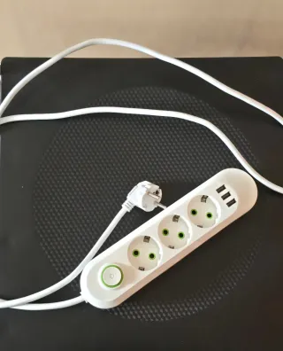 Regleta/alargadera de 3 tomas y 3 USB