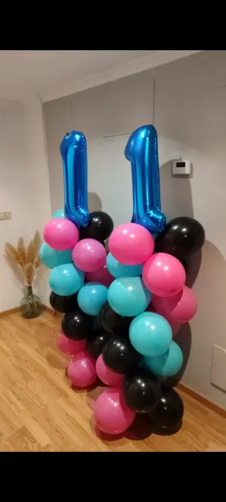 Mesas Candy bar, mesa glitter, decoración globos