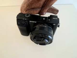 Cámara Sony Alpha A6000 + Objetivo 16-50mm