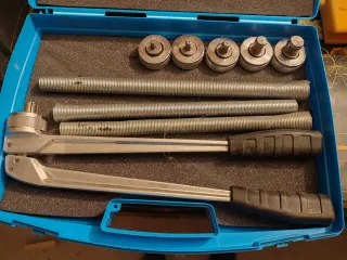 Pinza allarga tubi idraulici