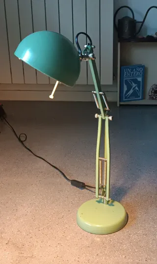 Lámpara de escritorio verde Ikea