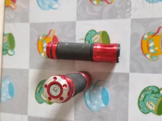 Puños para patinete rojos