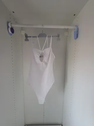 Body blanco con escote