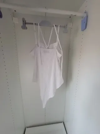 Body blanco con escote