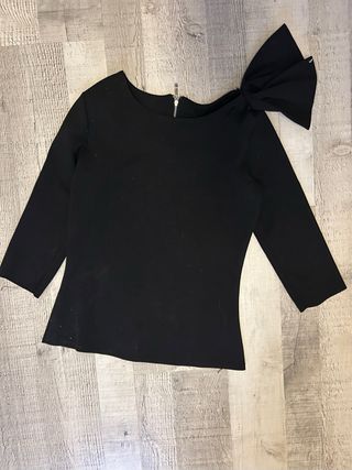 Camiseta negra con lazo - Talla S