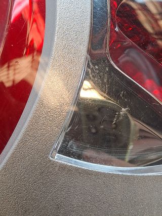 PILOTO TRASERO IZQUIERDO RENAULT SCENIC III (2)