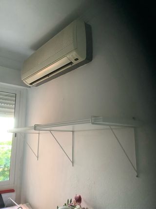 Estantería metálica IKEA blanca. Son 2 estantería.