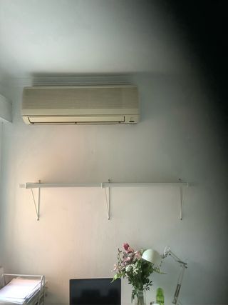 Estantería metálica IKEA blanca. Son 2 estantería.