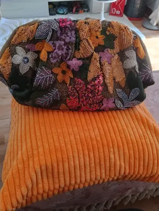 Bolso de mano bordado floral