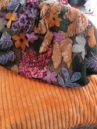 Bolso de mano bordado floral
