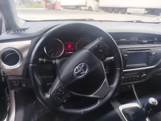 Toyota Auris 2015