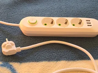 Regleta blanca 3 tomas y puertos USB (2 m)