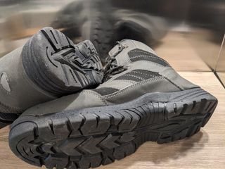 Botas de nieve grises y negras Talla 44