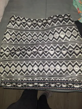 Falda mini geométrica dorada y negra