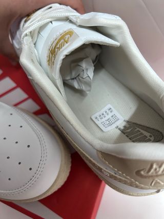 Nike Air Force 1 Beige y Blanco