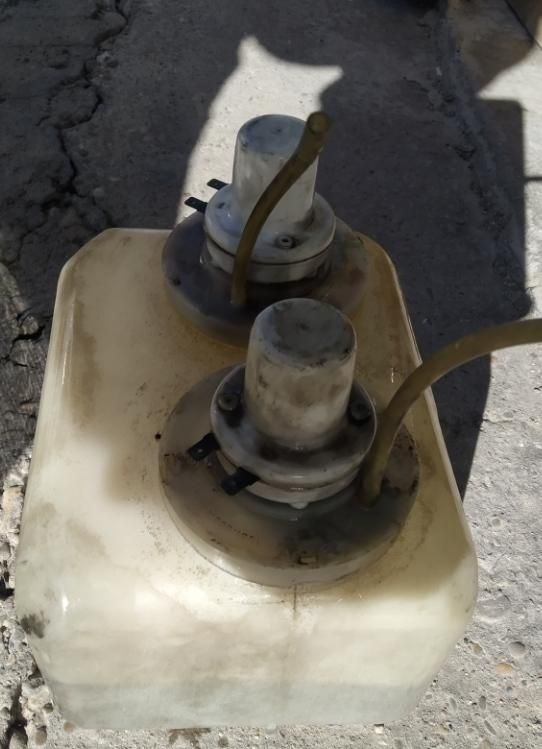 Botella limpia Lada Niva