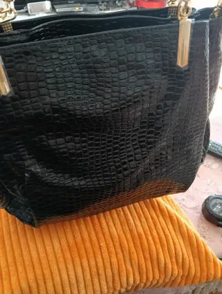 Bolso negro mujer piel efecto cocodrilo