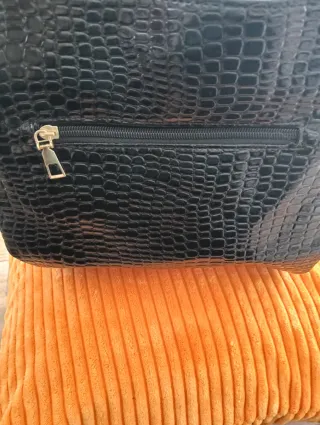 Bolso negro mujer piel efecto cocodrilo