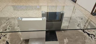 Mesita de cristal y metal