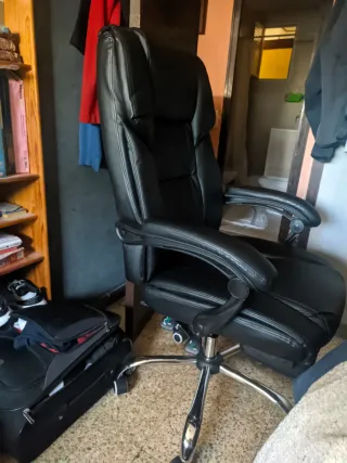 Silla de oficina con reposapiés