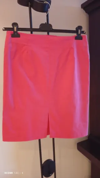 Gonna fucsia con spacco