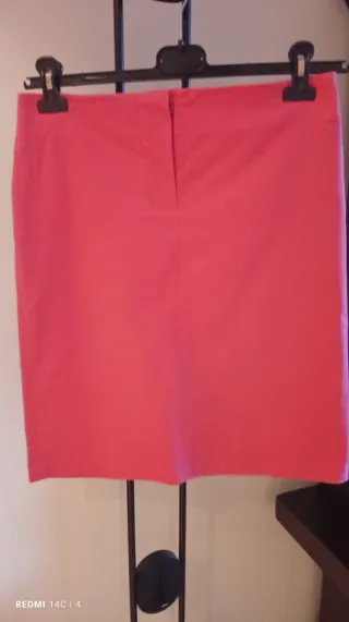 Gonna fucsia con spacco