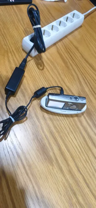 Cámara Digital Canon IXUS i⁷ Zoom + Accesorios