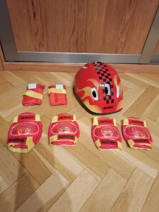 Casco y protecciones patinaje Avigo