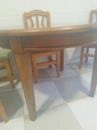 Mesa redonda de madera maciza