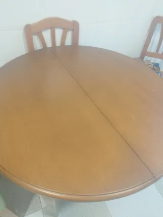 Mesa redonda de madera maciza