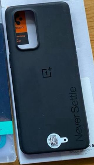 Funda Spigen y Cristal Templado OnePlus 9 Pro