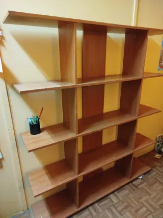 Estantería de madera