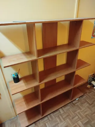 Estantería de madera