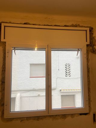 Ventana de aluminio blanca1,34 ample 1,45 llarg.