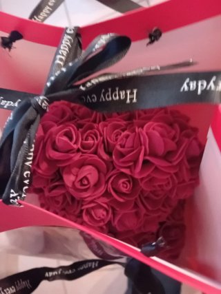 Orsetto di rose artificiali