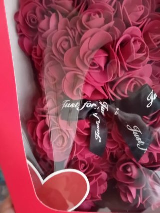 Orsetto di rose artificiali