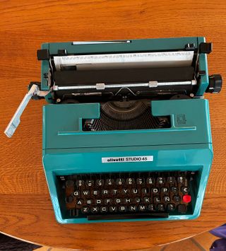 Máquina de escribir Olivetti Studio 45
