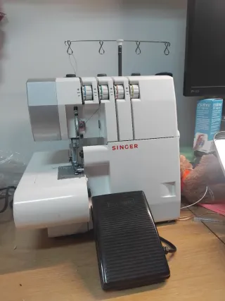 Máquina Remalladora Singer