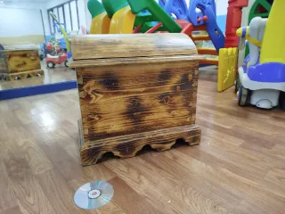 Baúl de madera rústico