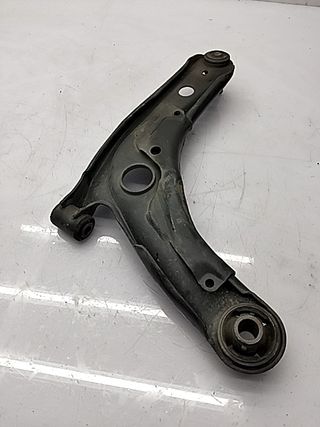 BRAZO SUSPENSION INFERIOR DELANTERO IZQUIERDO TOYOTA YARIS ( (4)