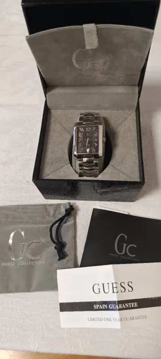 Reloj Guess Negro y Plateado