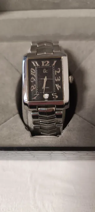 Reloj Guess Negro y Plateado