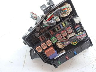 CAJA RELES / FUSIBLES TOYOTA URBAN CRUISER